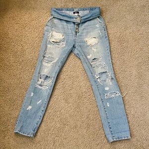BDG Ripped Highwaist Boyfriend Jeans